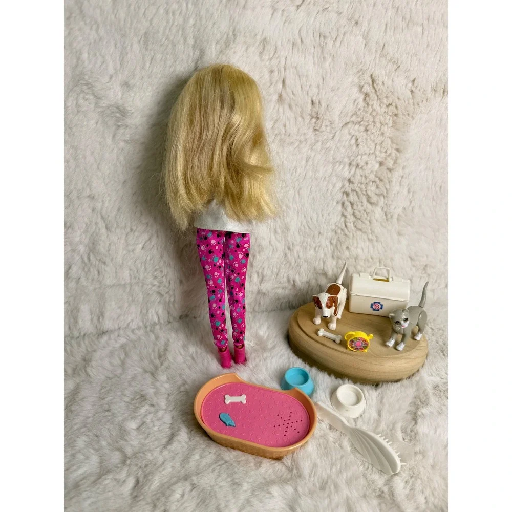 Vintage 1990s Barbie Pet Doctor Doll‎ Playset with Dog Cat and Accessories Works